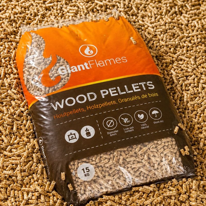 Palette Giant Flames Holzpellets 65 Säcke x 15 kg (975 kg)
